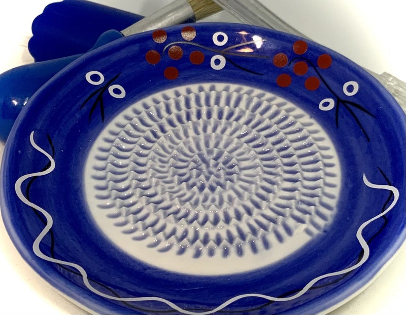 BonCera, All-in-one Premium Ceramic Garlic Grater Plate 4-Piece Set - White Line on Blue Design - For Garlic, Ginger, Chocolate, and more! - Comes with 5.25" Plate, Peeler, Brush, and Stand - Image 3
